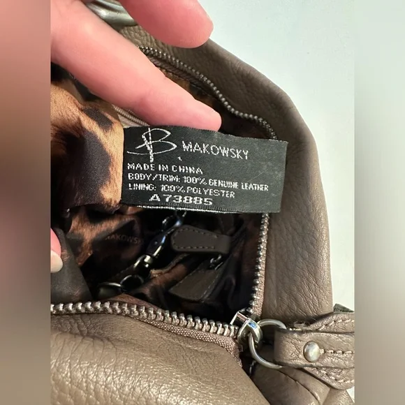 B. MAKOWSKY Crossbody Purse Taupe Tan Beige Brown Leather Handbag Buckle Pockets - Picture 10 of 16